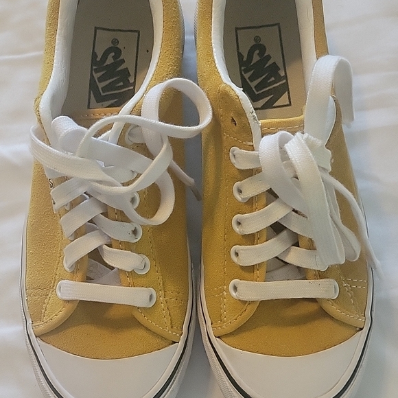 Vans Yellow Sneakers with White Laces and Rubber Toe Cap - Picture 5 of 6